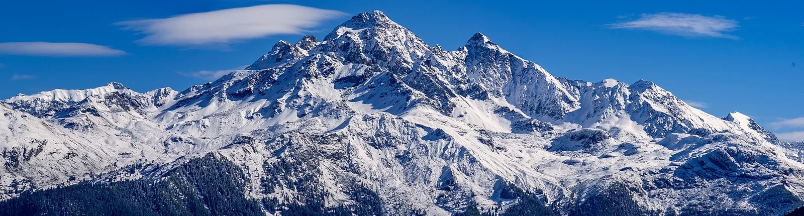 Massiccio innevato del Piz d'Err nella regione di Savognin.